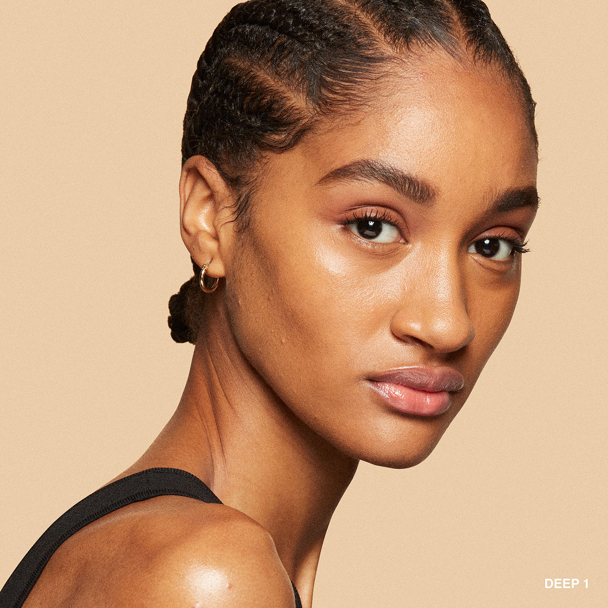 Model image of Bobbi Brown Vitamin Enriched Hydrating Skin Tint SPF 15 with Hyaluronic Acid variant: Deep 1