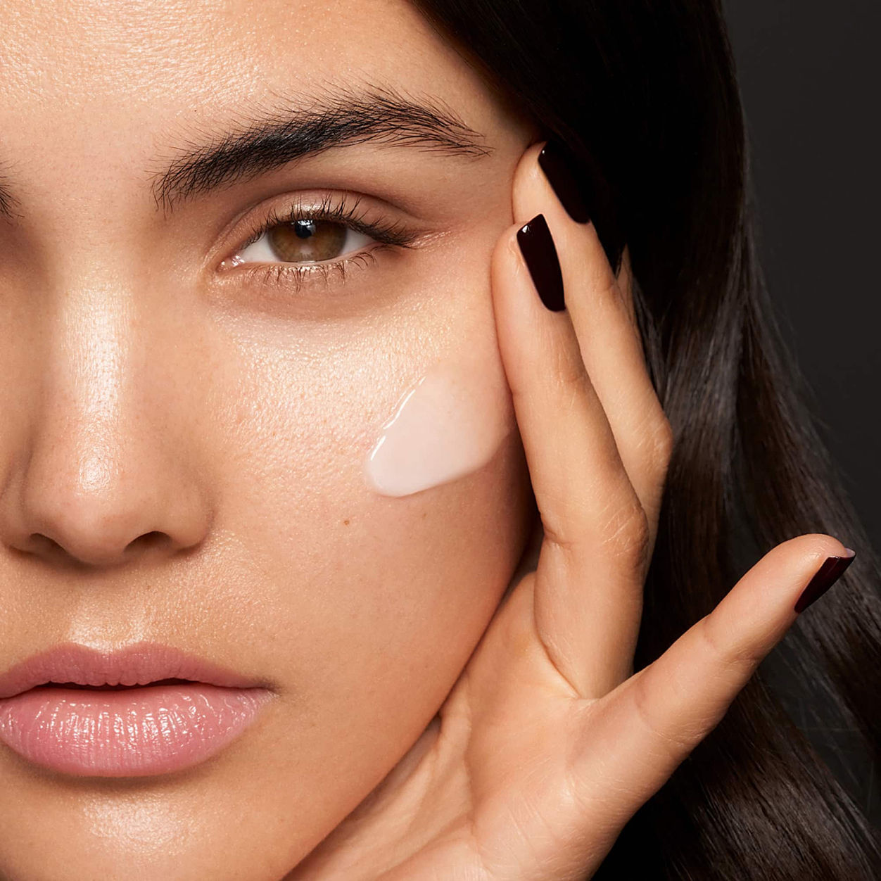 Model image of Rodial Dragons Blood Sculpting Gel variant: 1.7 oz