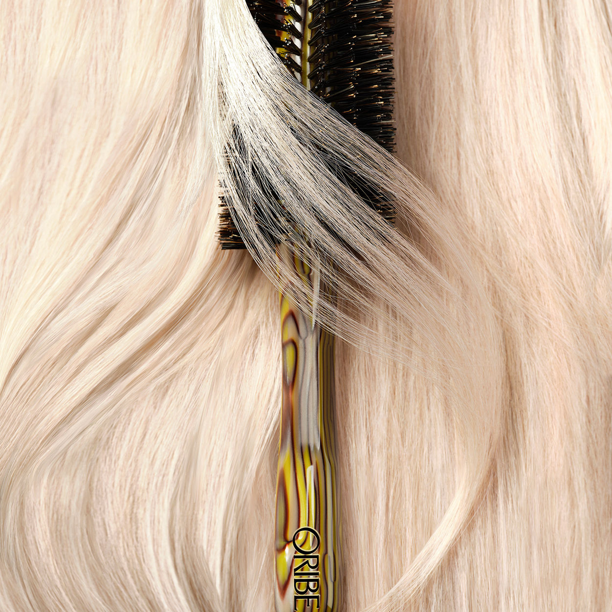 Model image of Oribe Large Round Brush variant: Default Title