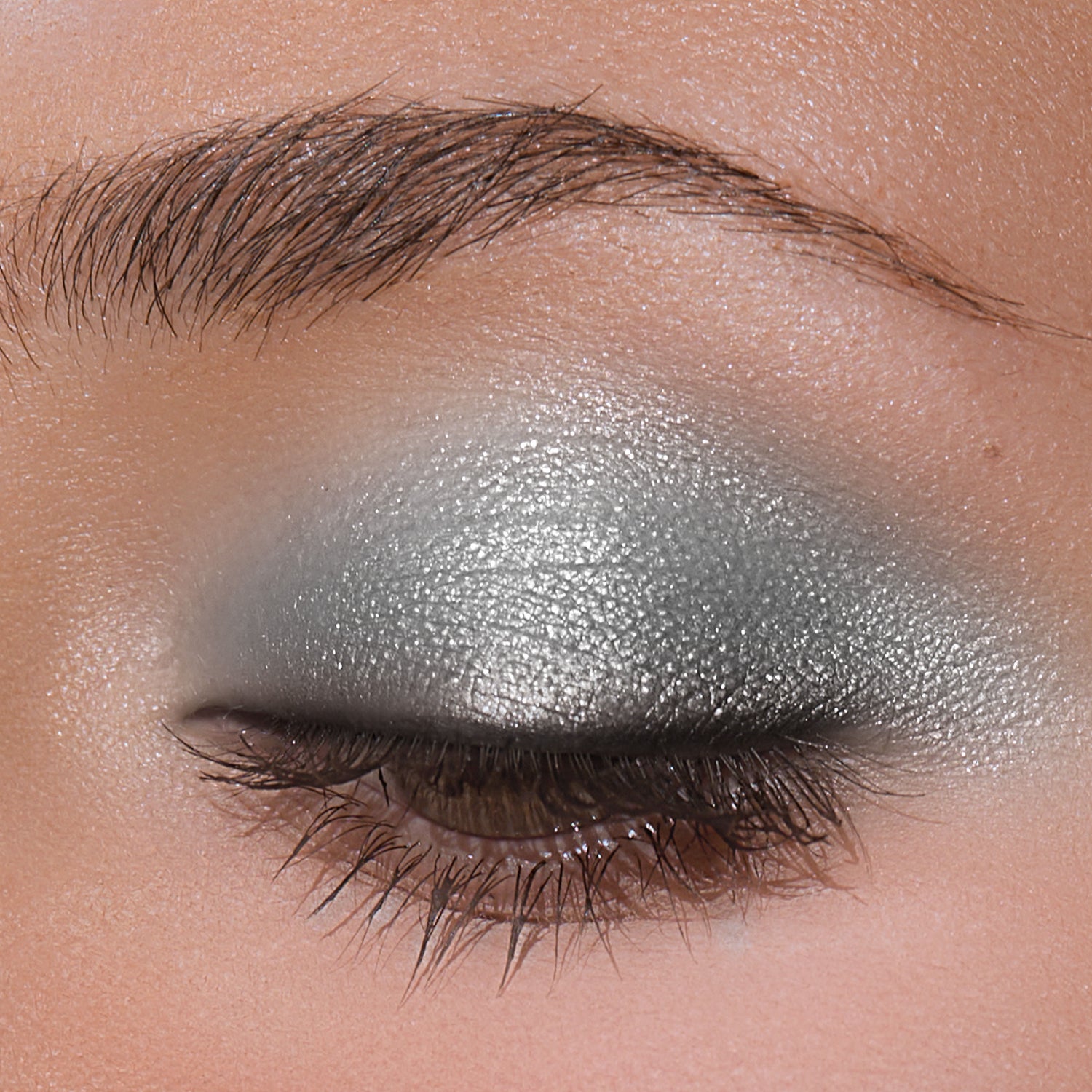 Model image of Trish McEvoy 24 Hour Eye Shadow And Liner variant: Dove