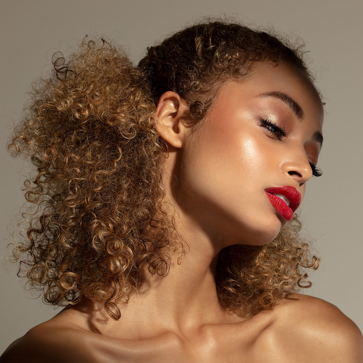 Model image of Valde Ritual Lipstick Refill variant: Ebullience
