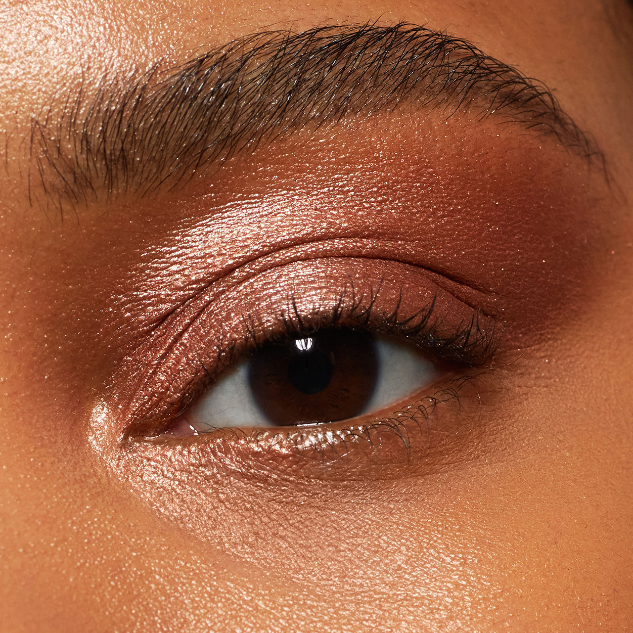 Model image of Neen Pretty Shady Pressed Pigment variant: Fade