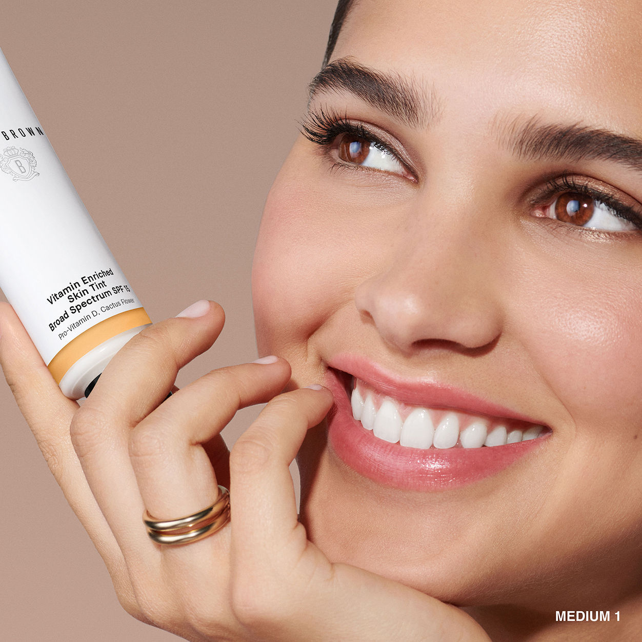 Model image of Bobbi Brown Vitamin Enriched Hydrating Skin Tint SPF 15 with Hyaluronic Acid variant: Fair 1