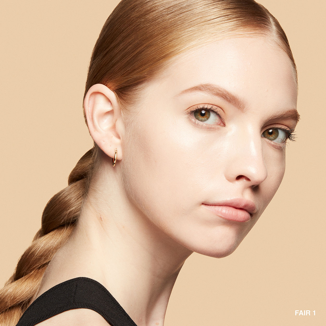 Model image of Bobbi Brown Vitamin Enriched Hydrating Skin Tint SPF 15 with Hyaluronic Acid variant: Fair 1