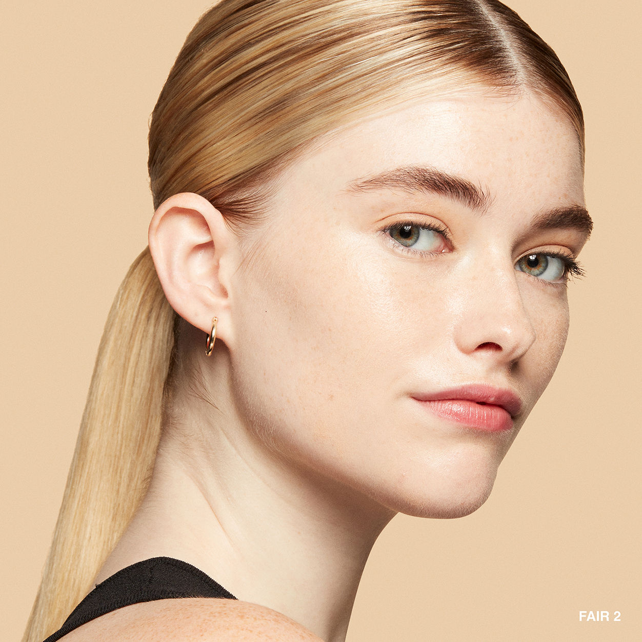 Model image of Bobbi Brown Vitamin Enriched Hydrating Skin Tint SPF 15 with Hyaluronic Acid variant: Fair 2