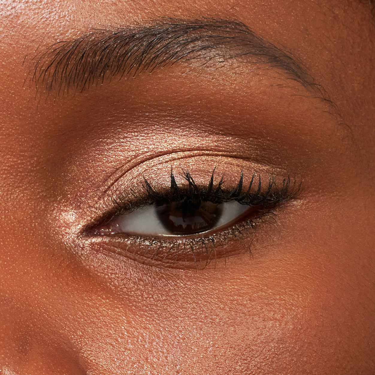 Model image of Neen Pretty Shady Pressed Pigment variant: Fuzzy