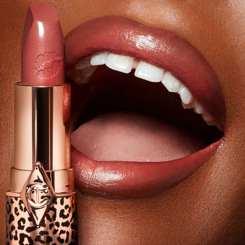 Model image of Charlotte Tilbury Hot Lips 2 variant: Glowing Jen