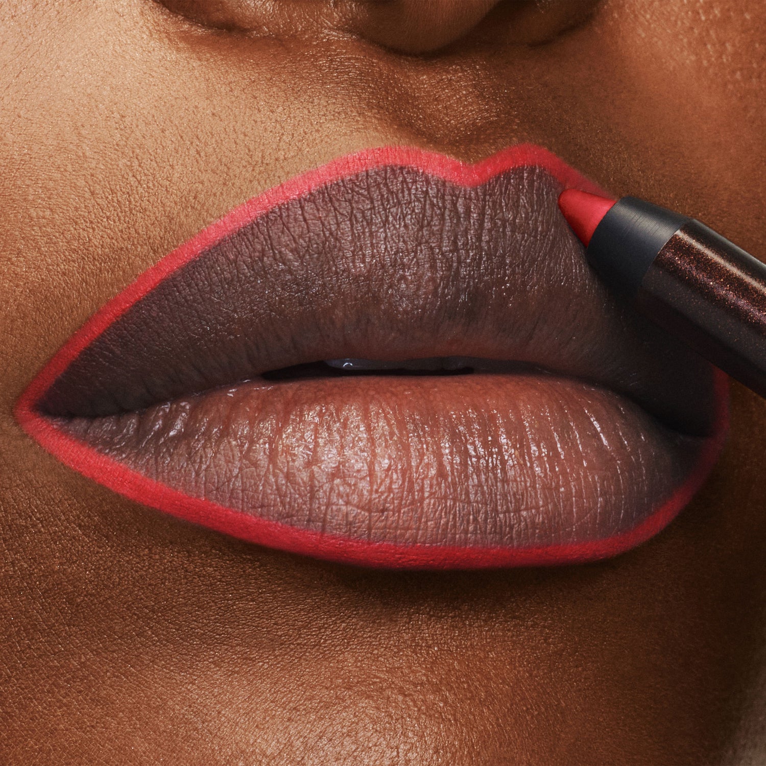 Model image of Tom Ford Runway Lip Liner Pencil in Matte variant: Headline