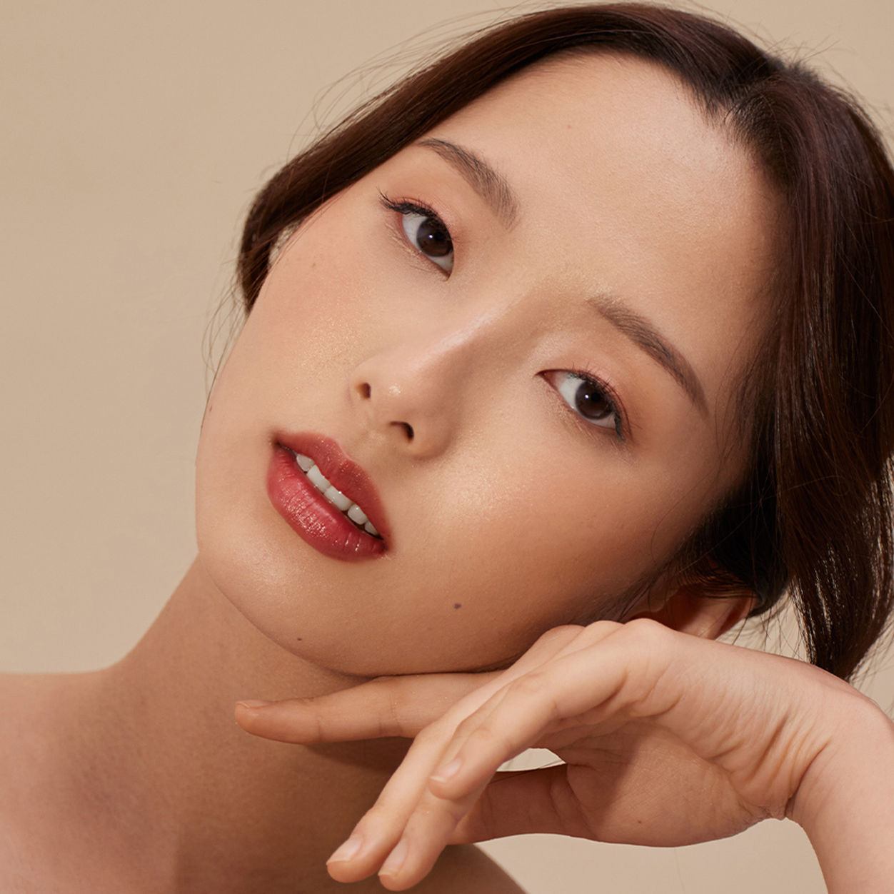 Model image of Henne Organics Luxury Lip Tint variant: Intrigue