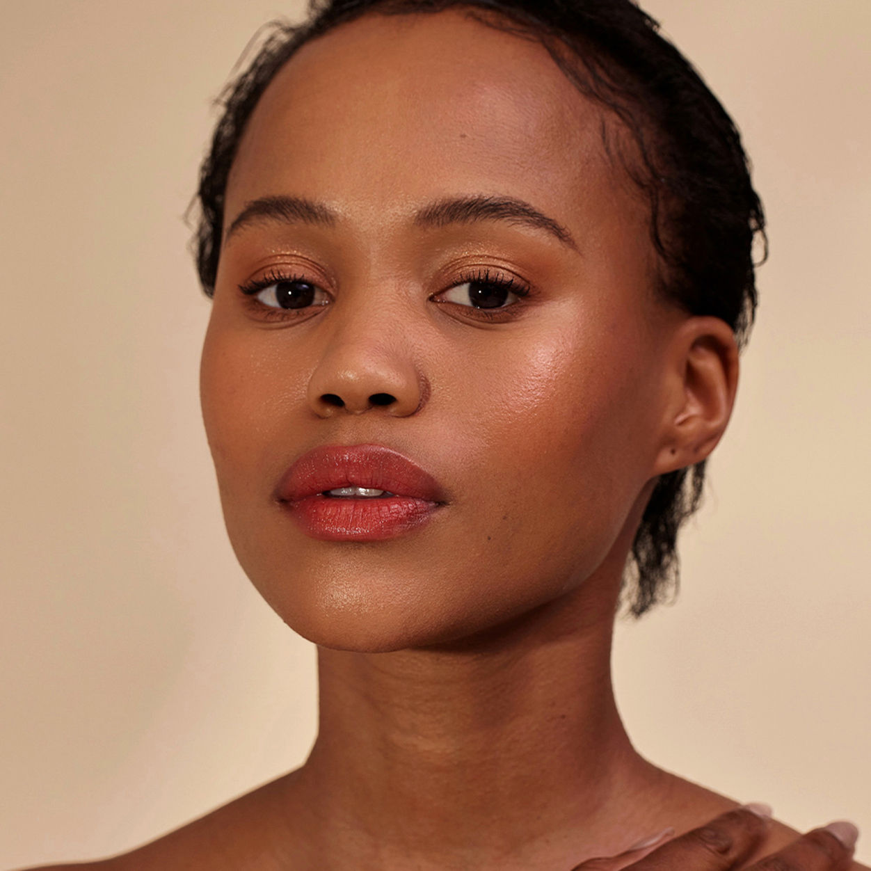 Model image of Henne Organics Luxury Lip Tint variant: Intrigue