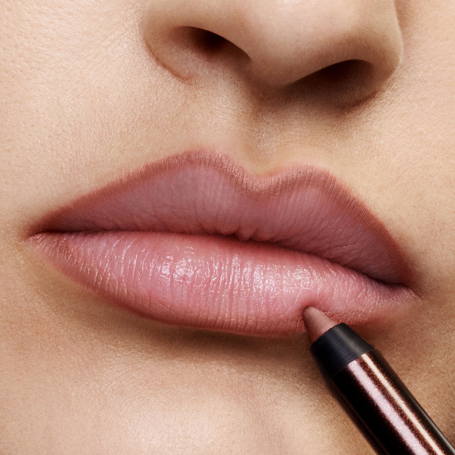 Model image of Tom Ford Runway Lip Liner Pencil in Matte variant: Irresistible