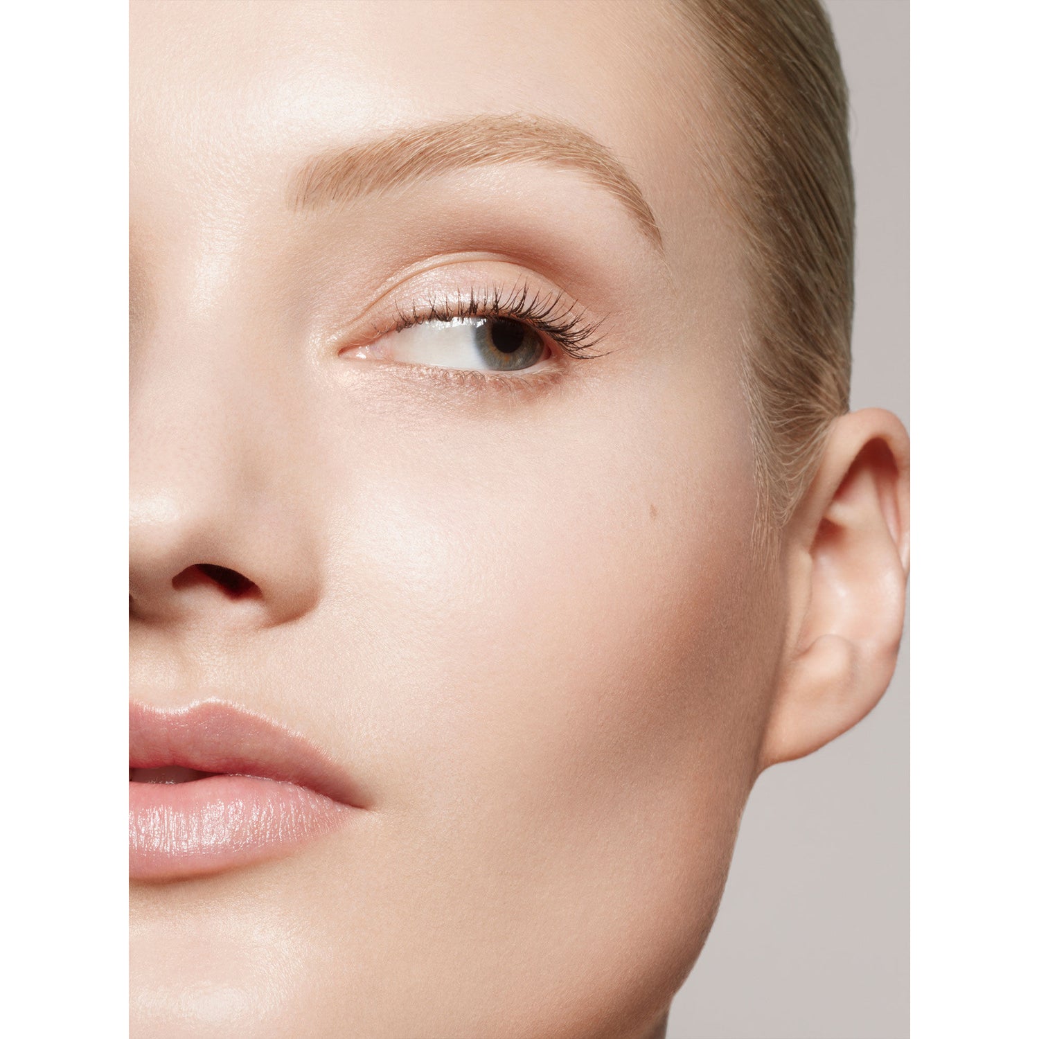 Model image of Pat McGrath Labs Sublime Perfection Full Coverage Concealer variant: L1