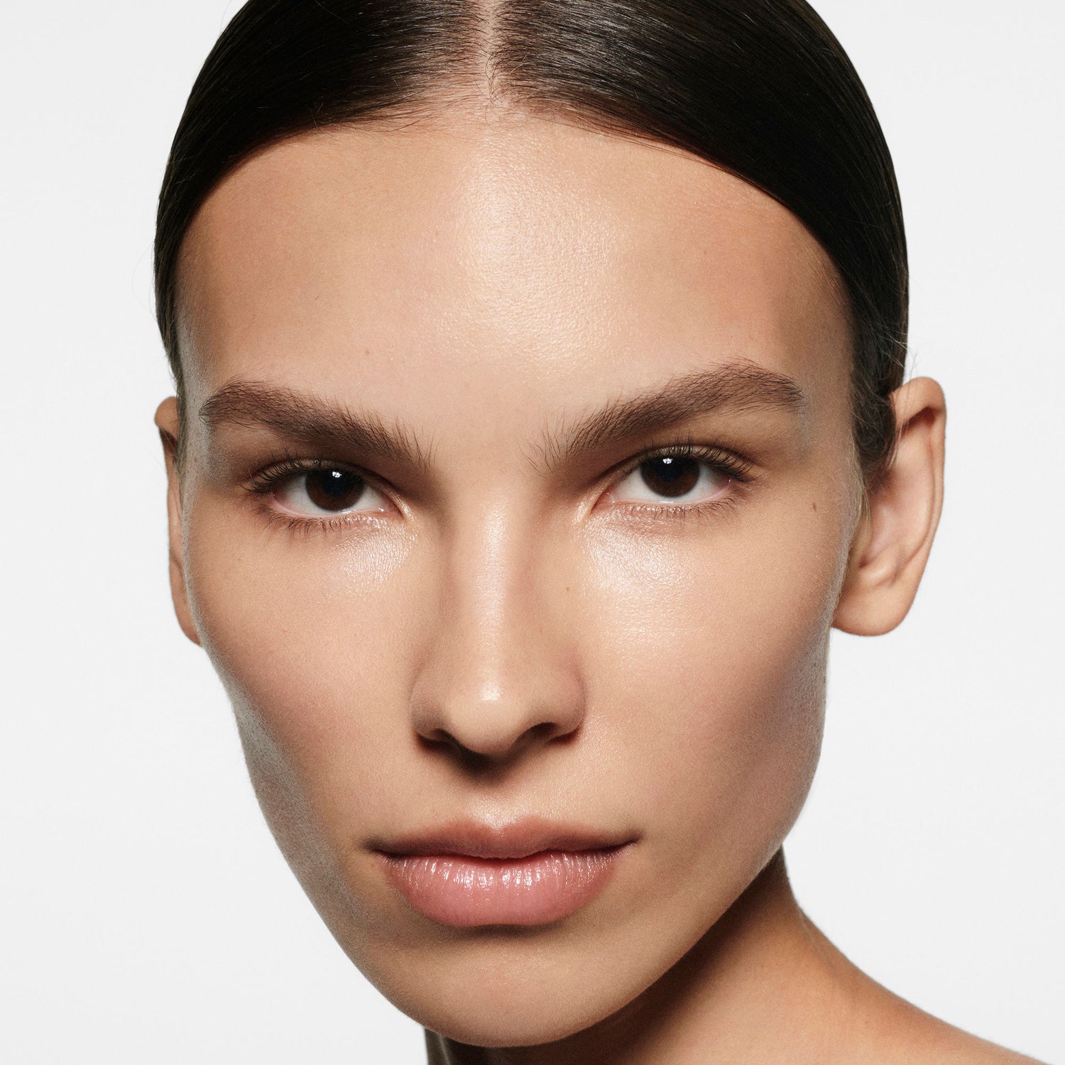 Model image of Victoria Beckham Beauty The Concealer Pen variant: L2 - Light 2