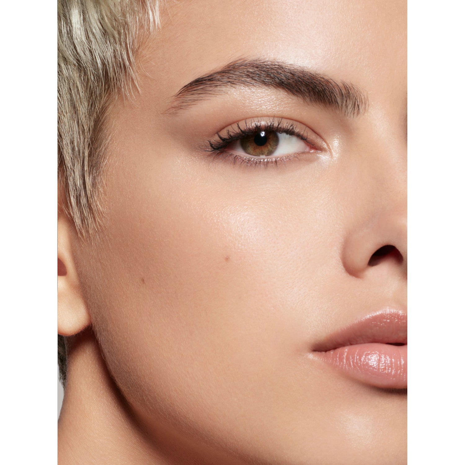 Model image of Pat McGrath Labs Sublime Perfection Full Coverage Concealer variant: LM9