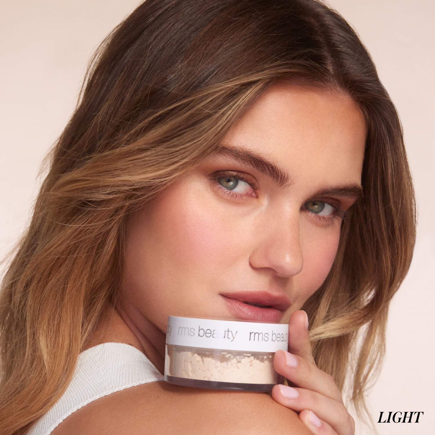 Model image of RMS Beauty Hydra Setting Powder variant: Light