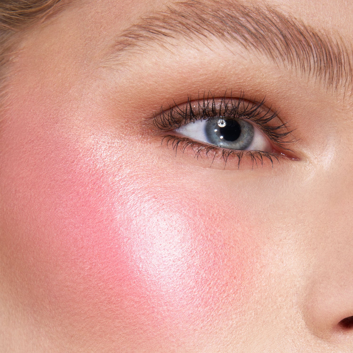 Model image of Charlotte Tilbury Light to Medium variant: Light to Medium