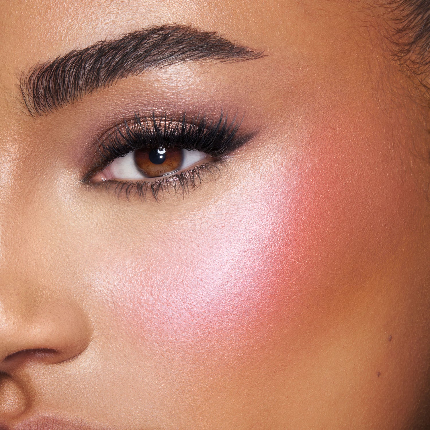 Model image of Charlotte Tilbury Light to Medium variant: Light to Medium