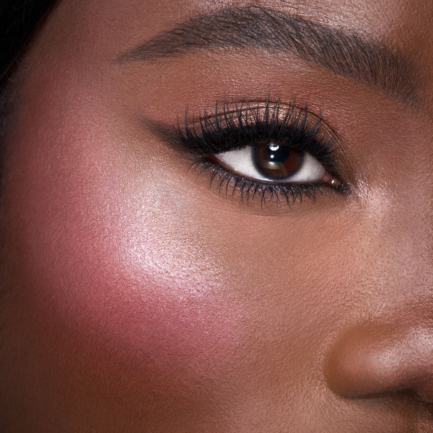 Model image of Charlotte Tilbury Light to Medium variant: Light to Medium
