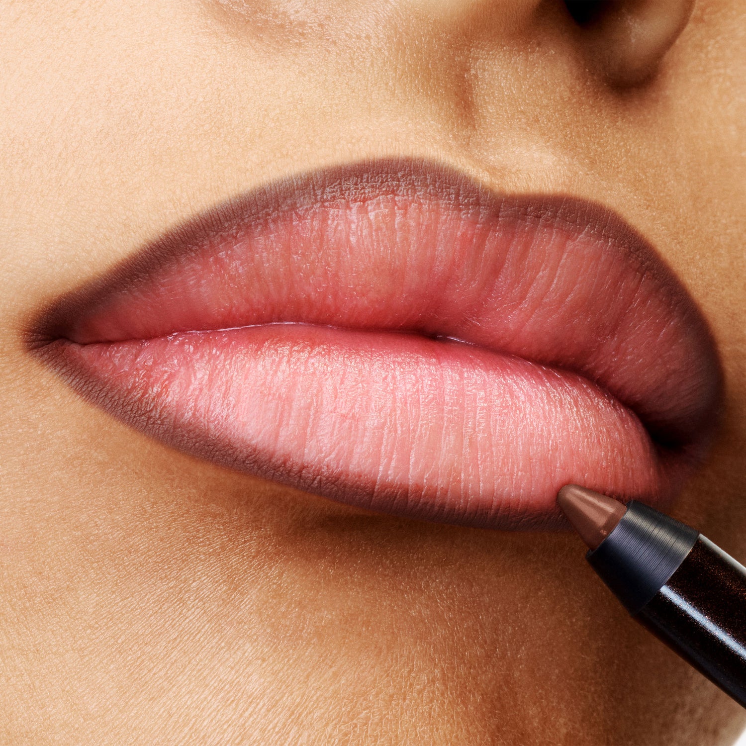 Model image of Tom Ford Runway Lip Liner Pencil in Matte variant: Loves Attention
