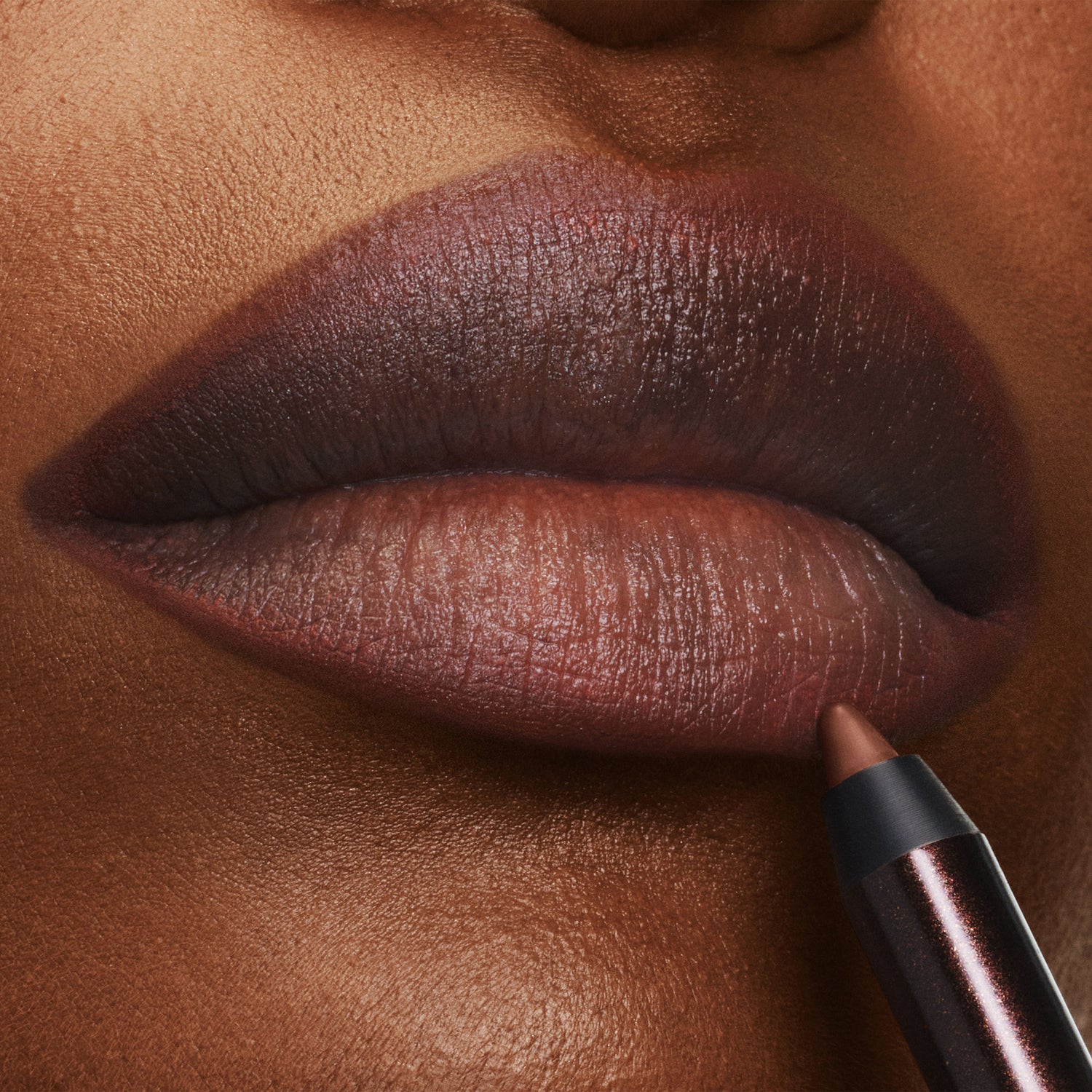 Model image of Tom Ford Runway Lip Liner Pencil in Matte variant: Loves Attention