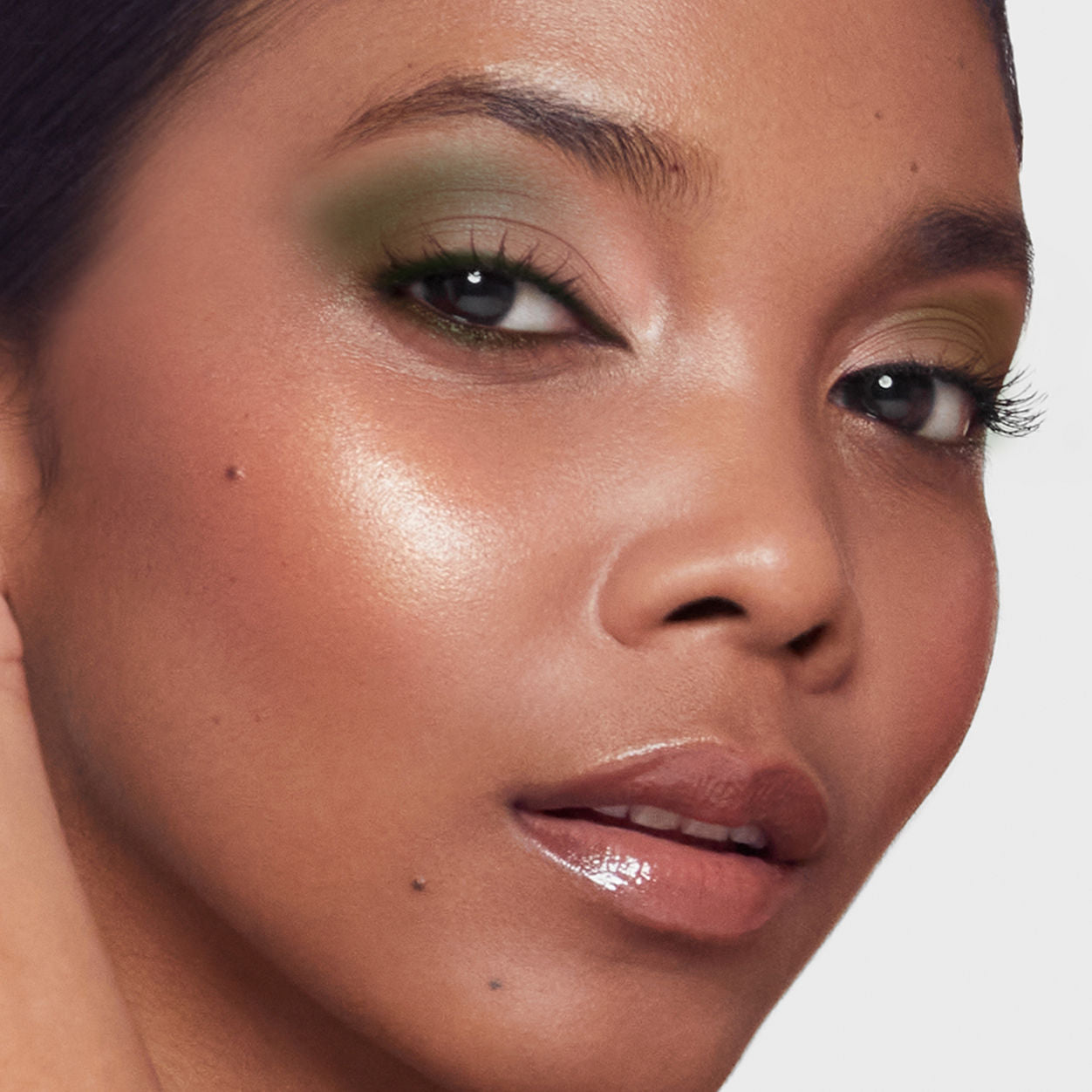 Model image of Trish McEvoy Classic Eye Shadow Refill variant: Lucky