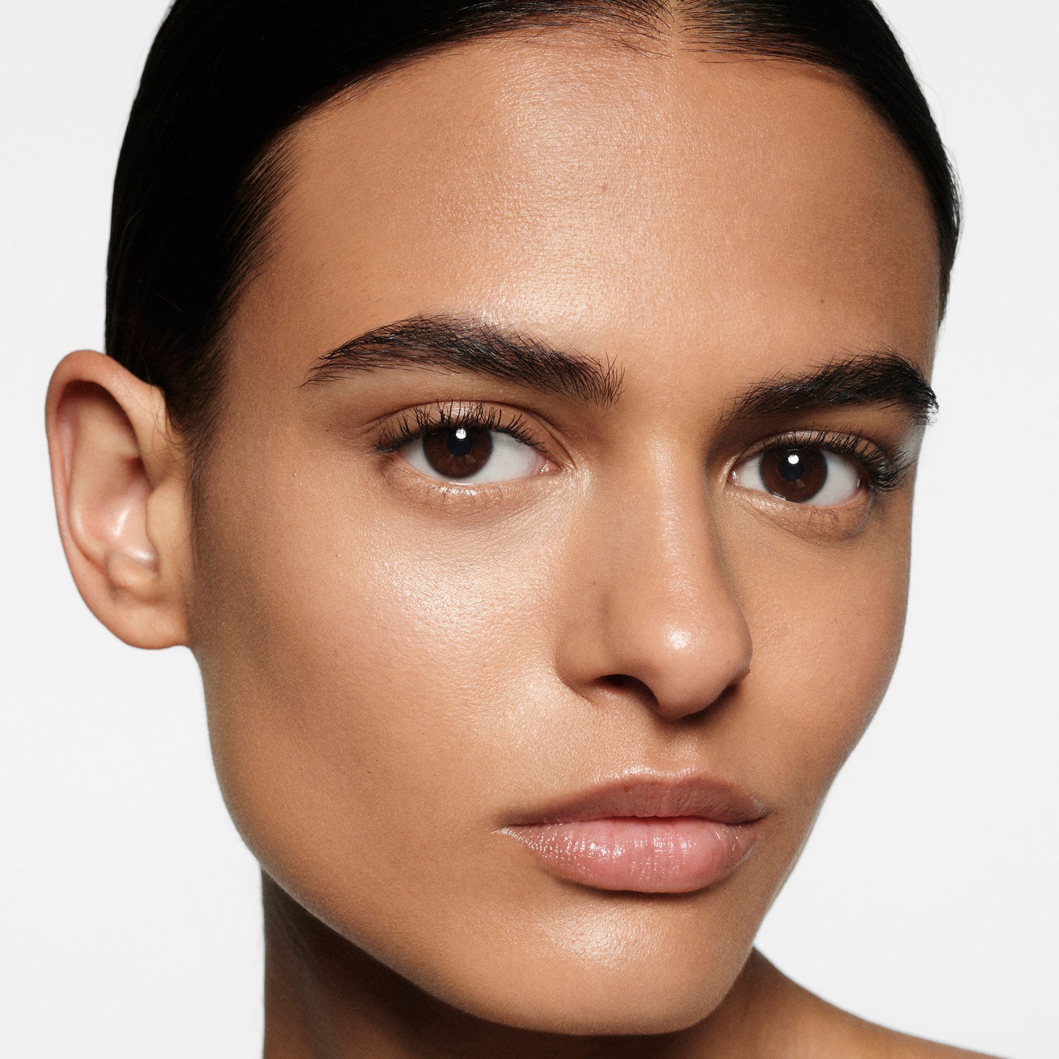 Model image of Victoria Beckham Beauty The Concealer Pen variant: M1 - Medium 1