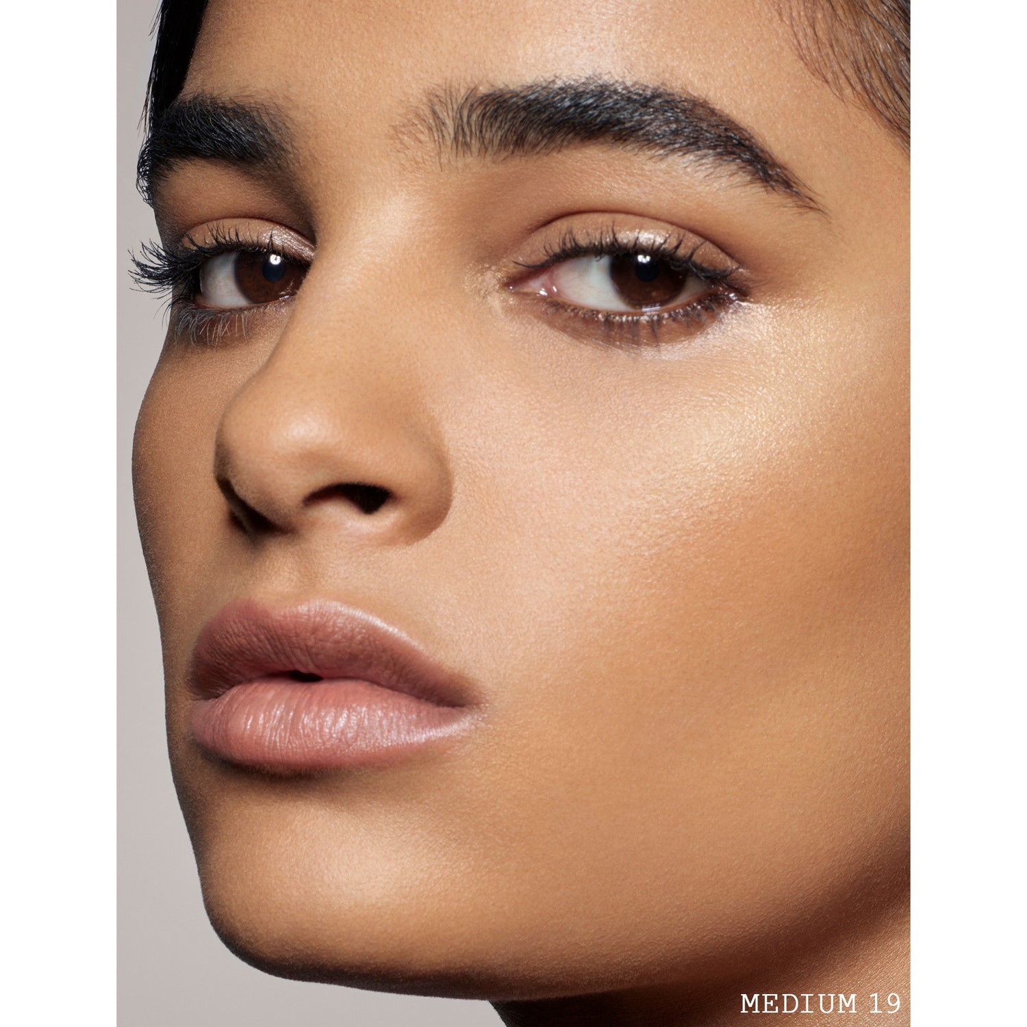 Model image of Pat McGrath Labs Skin Fetish Sublime Perfection Foundation variant: M19
