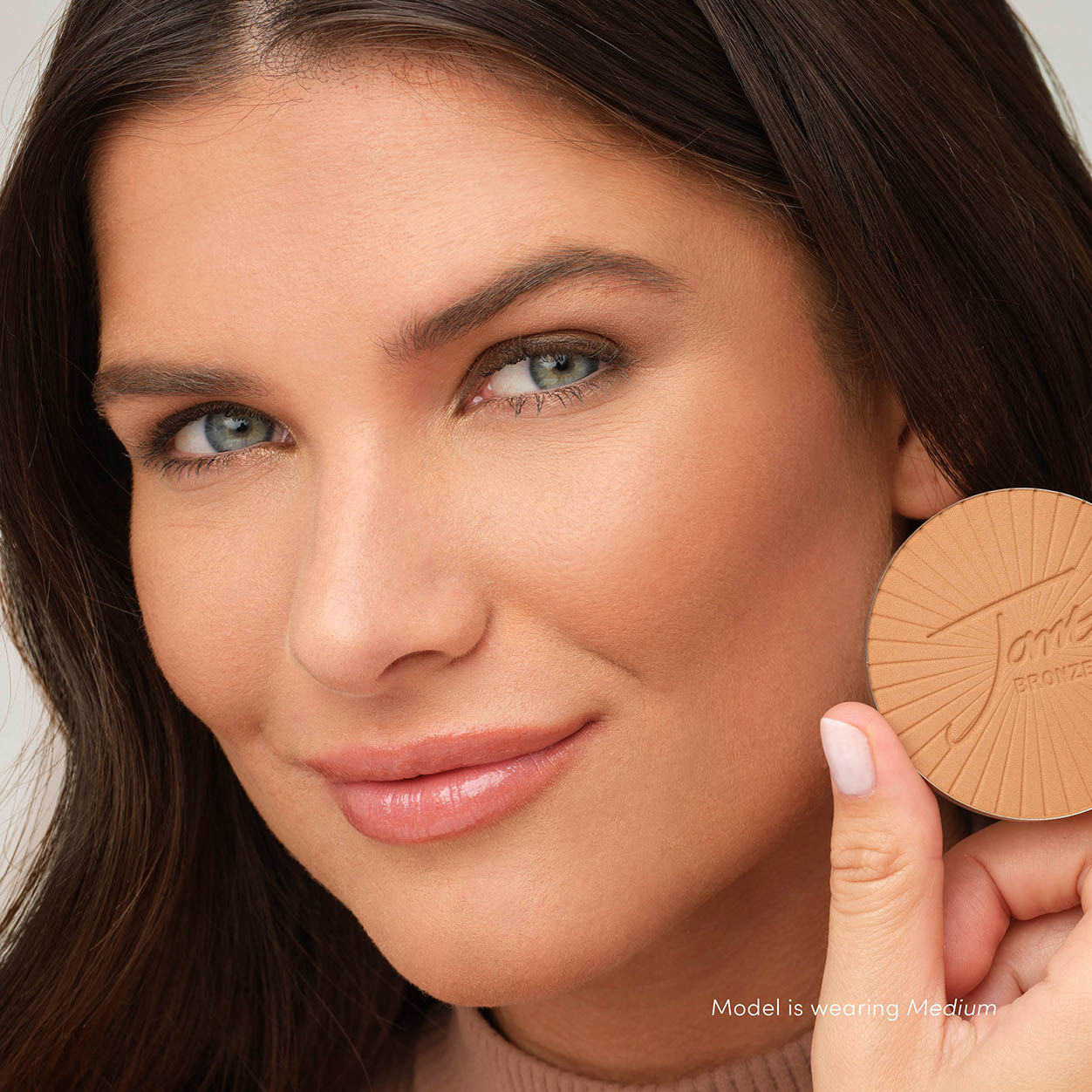 Model image of Jane Iredale PureBronze Matte Bronzer Refill variant: Medium