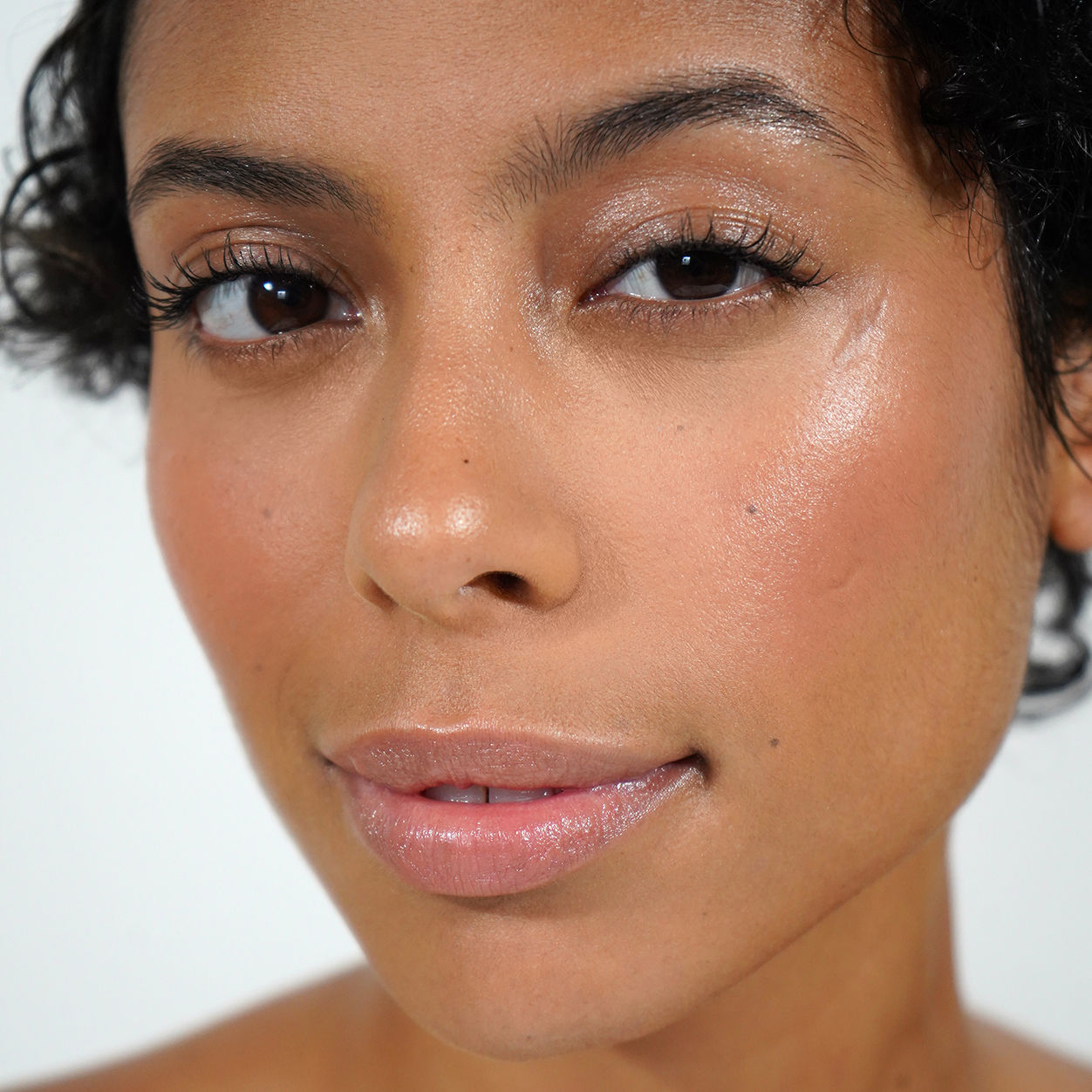Model image of Neen Going Rouge Cream Cheek and Lip variant: Mellow