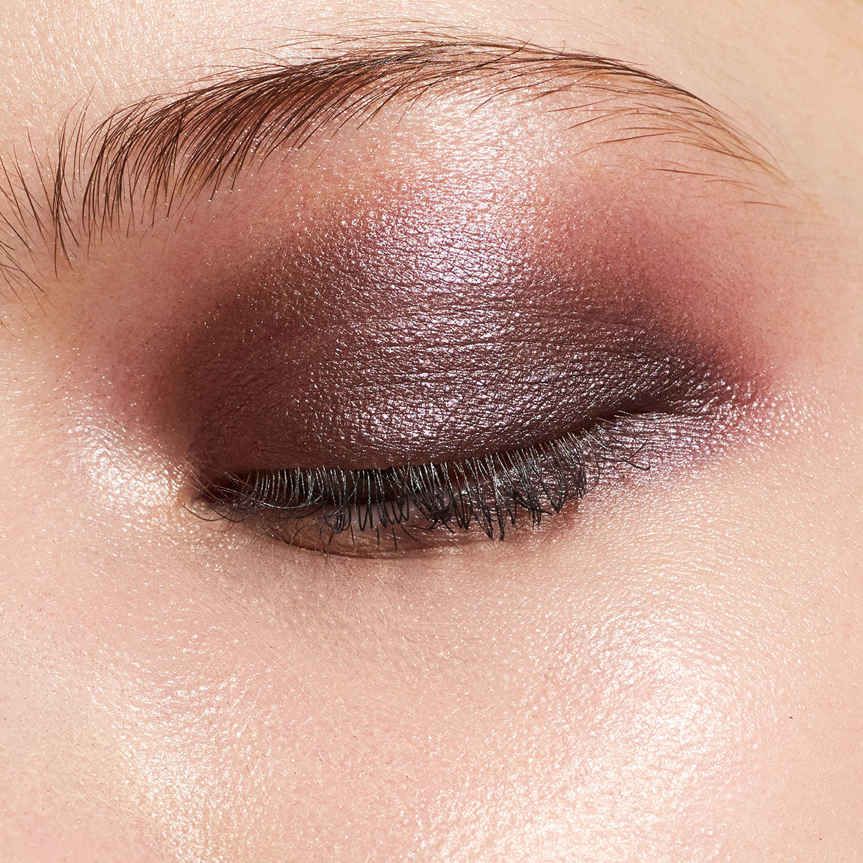 Model image of Neen Pretty Shady Pressed Pigment variant: Metro