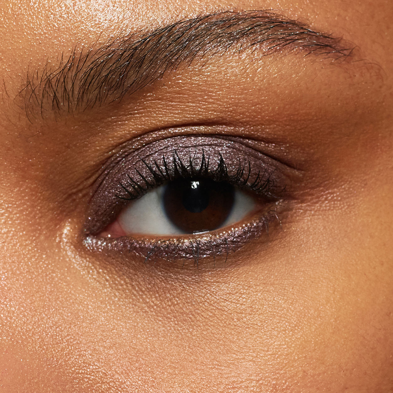 Model image of Neen Pretty Shady Pressed Pigment variant: Metro