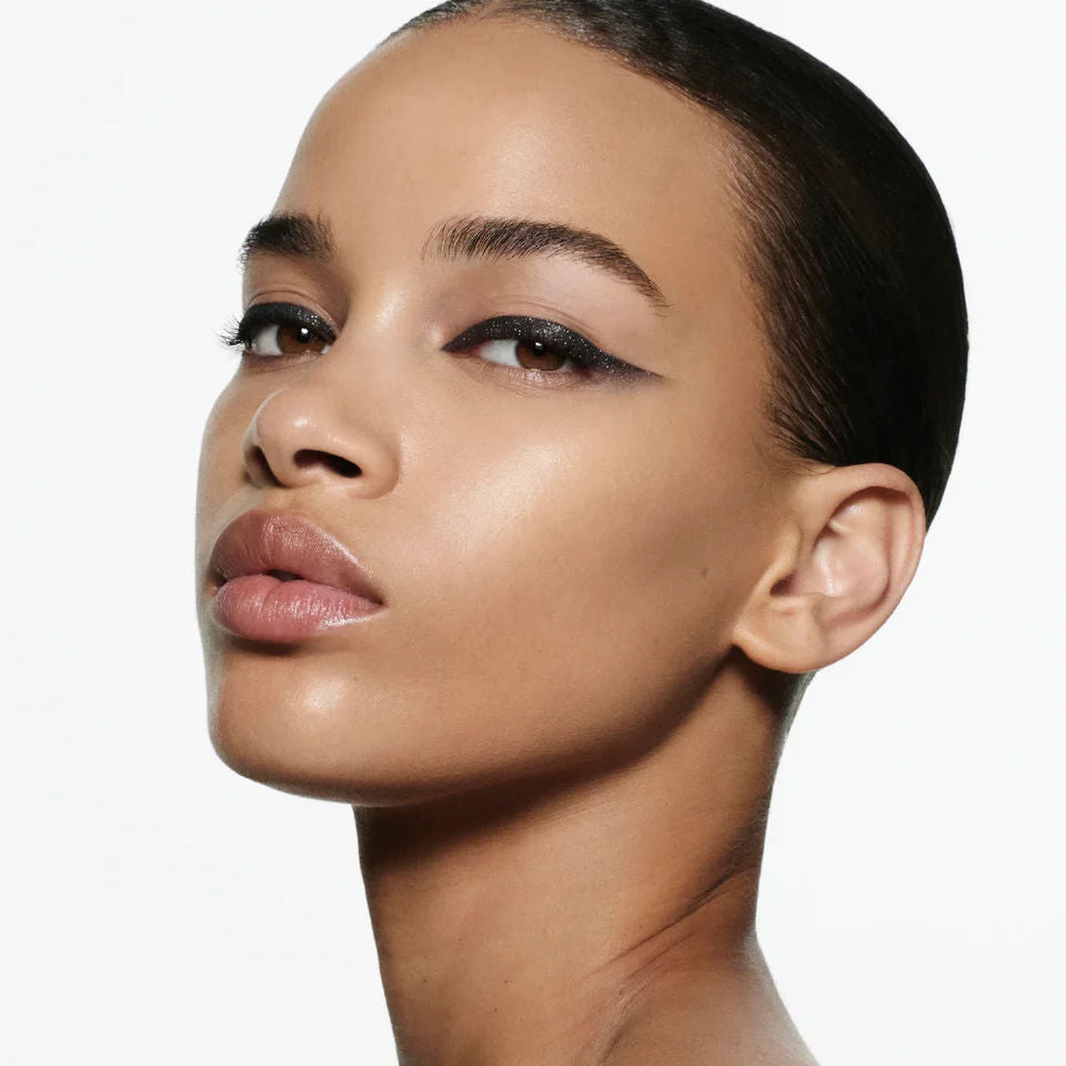 Model image of Victoria Beckham Beauty Eye Wardrobe variant: Night Flash