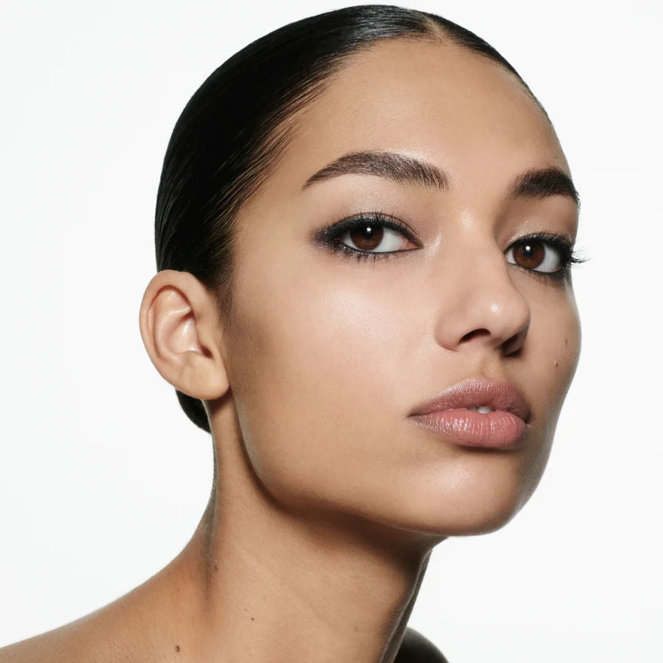 Model image of Victoria Beckham Beauty Eye Wardrobe variant: Night Flash