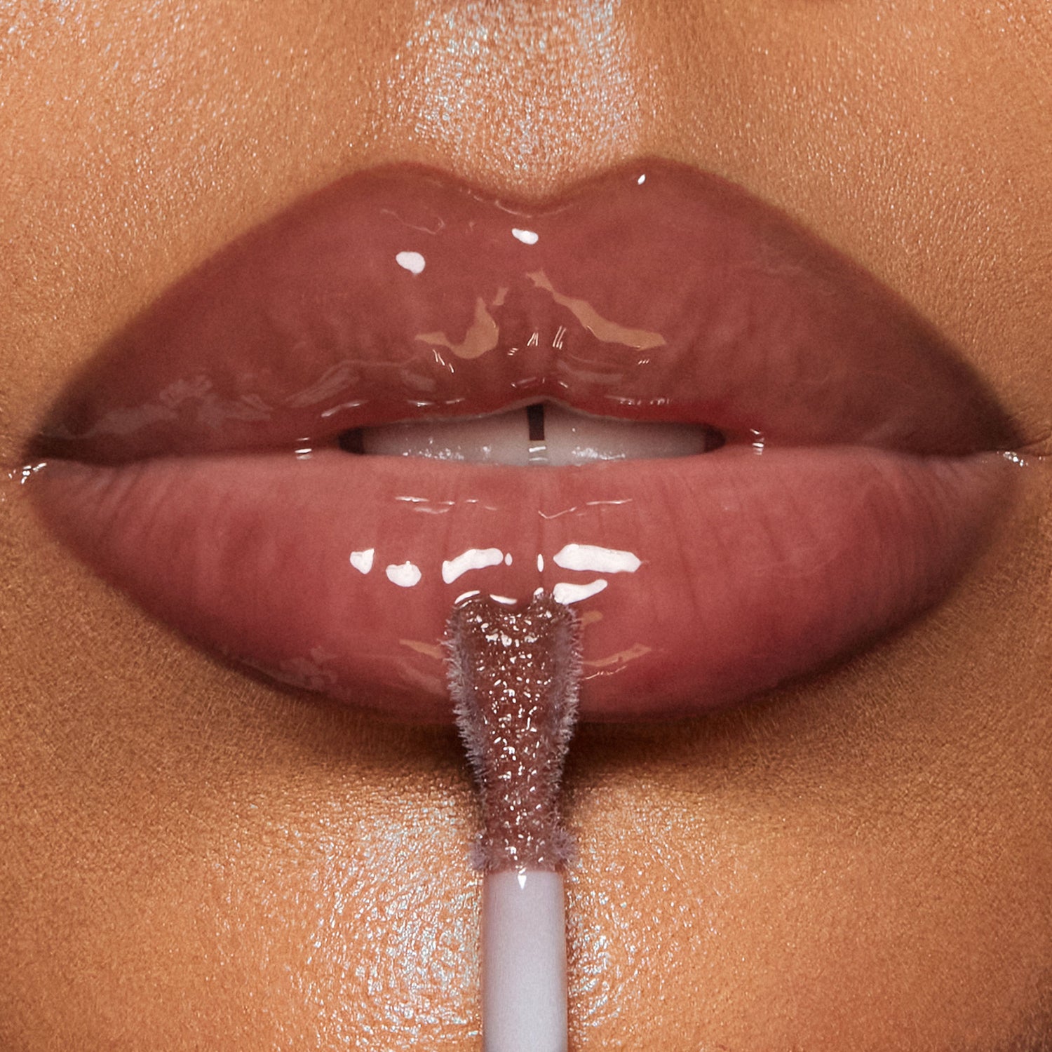 Model image of Charlotte Tilbury Collagen Lip Bath variant: Pillow Talk Deep