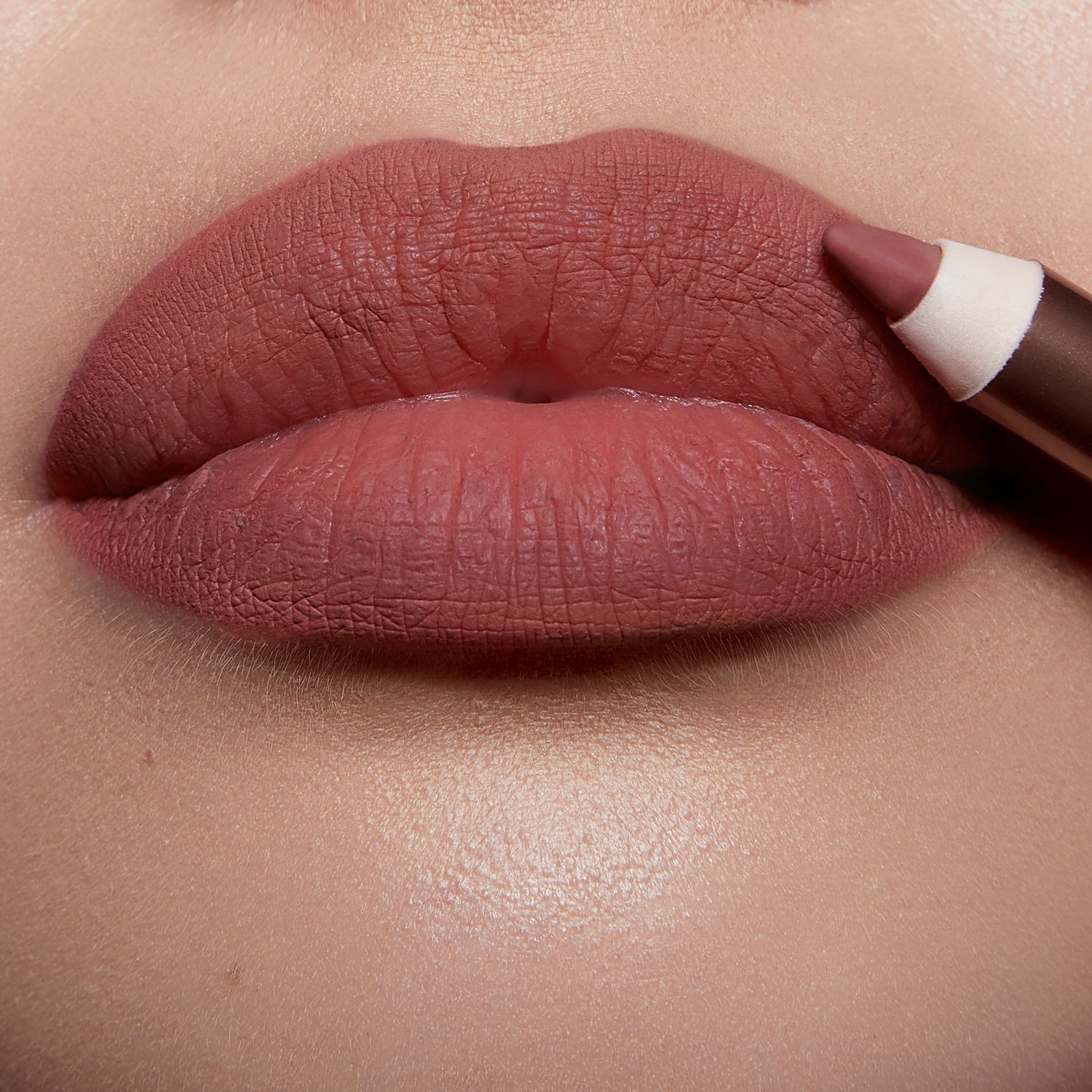 Model image of Charlotte Tilbury Lip Cheat variant: Pillow Talk Medium