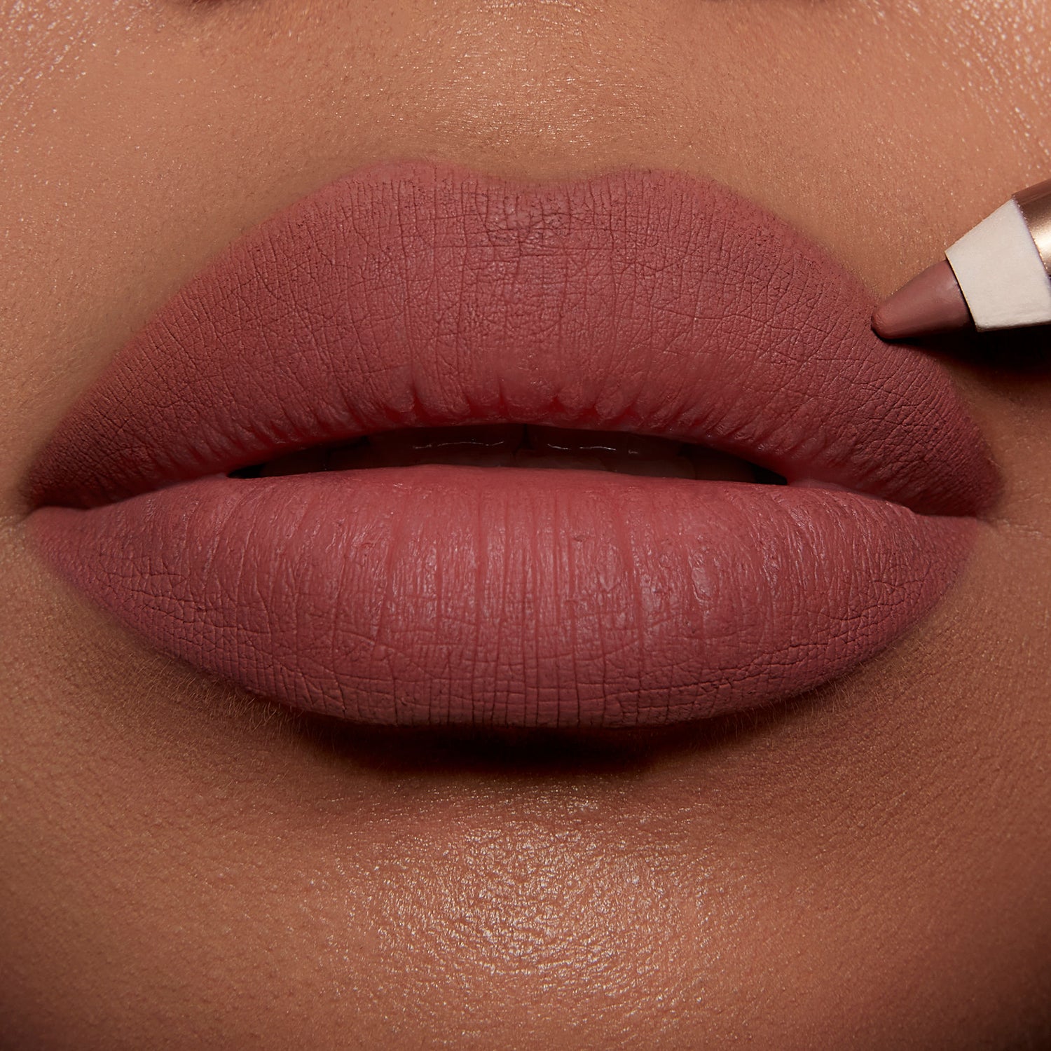 Model image of Charlotte Tilbury Lip Cheat variant: Pillow Talk Medium