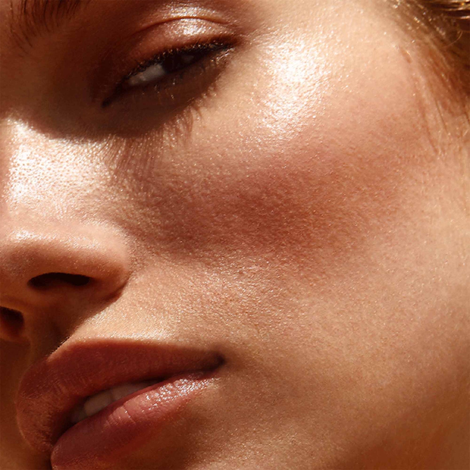 Model image of Victoria Beckham Beauty Cheeky Posh variant: Playground