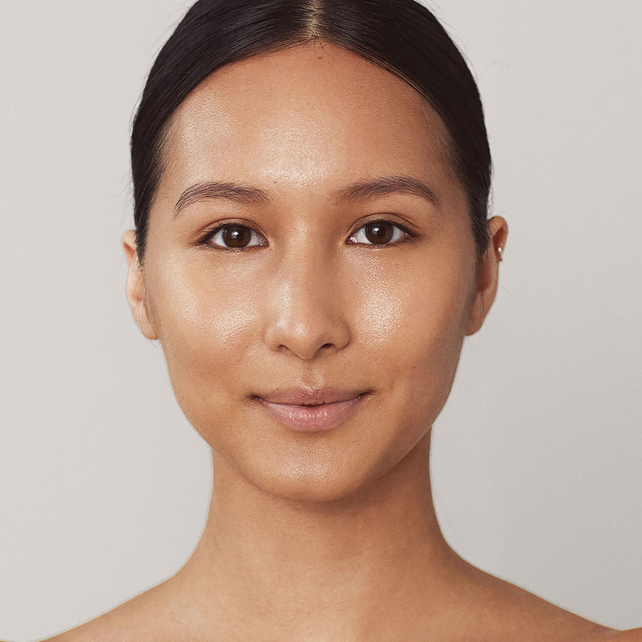 Model image of Kjaer Weis Invisible Touch Liquid Foundation variant: Polished M224