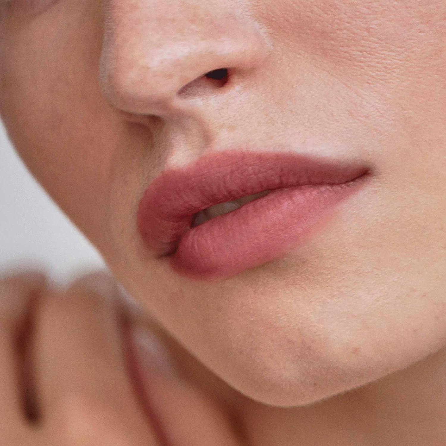 Model image of Victoria Beckham Beauty Bitten Lip Tint variant: Poupette