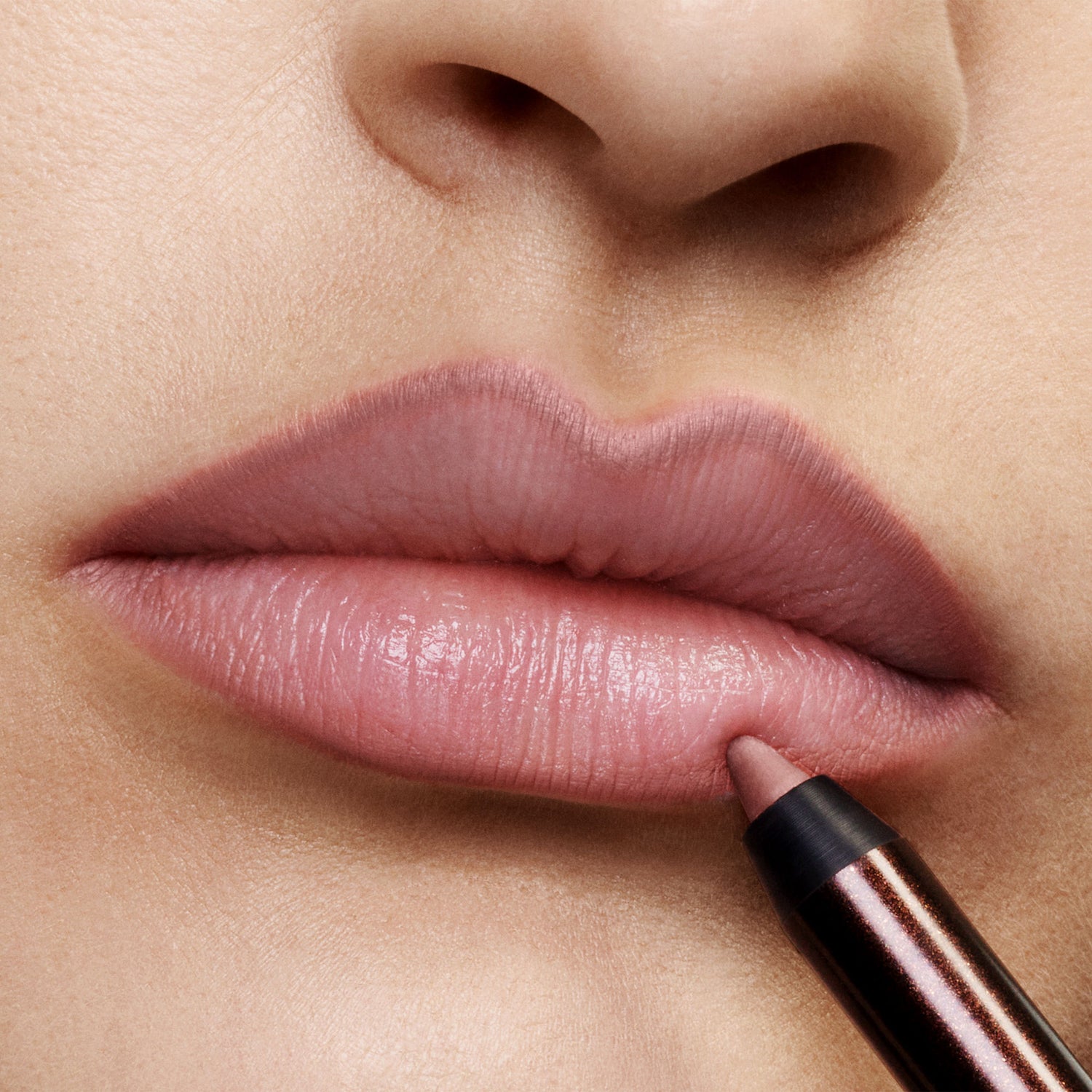 Model image of Tom Ford Runway Lip Liner Pencil in Matte variant: Re-see