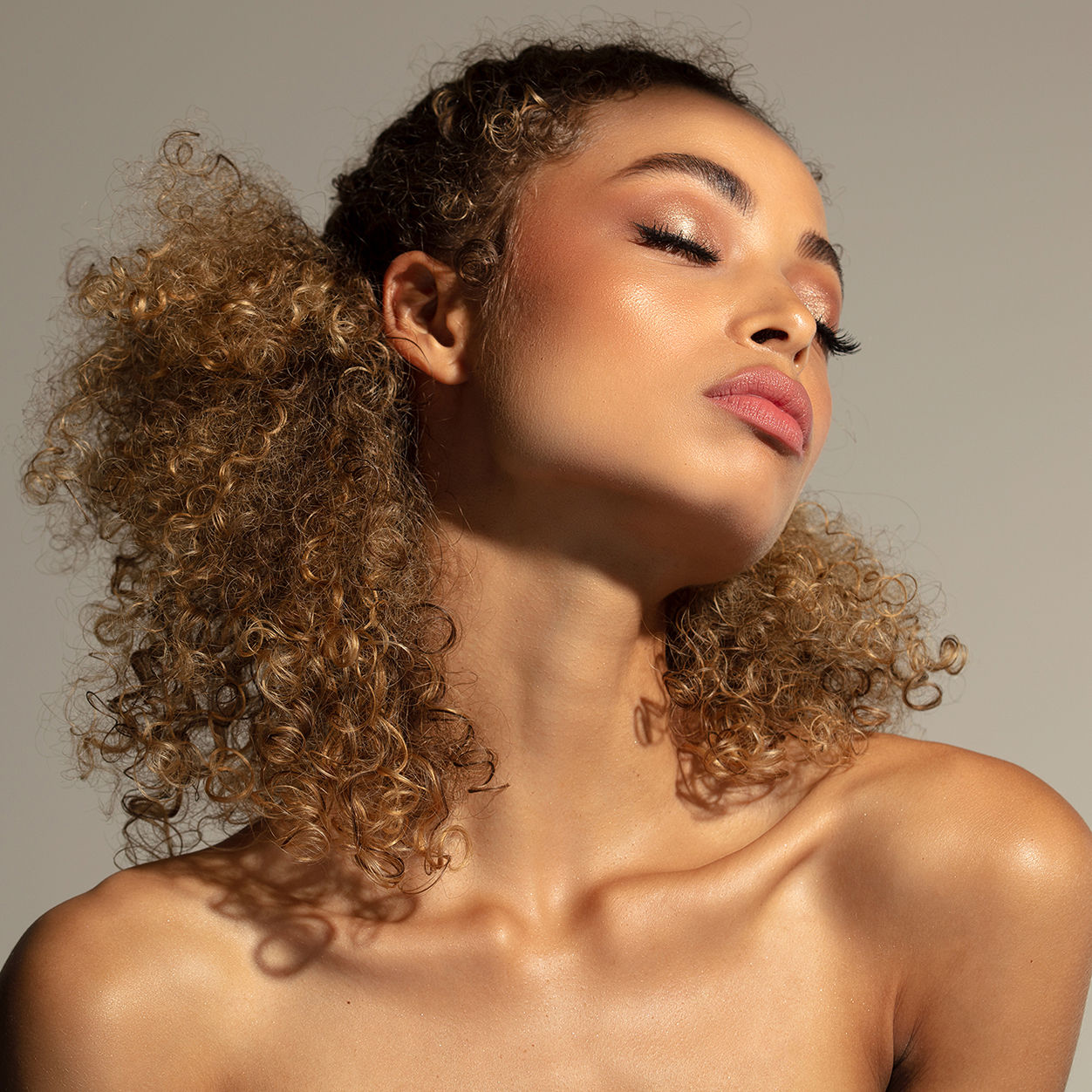 Model image of Valde Gold Storybook variant: Resilience