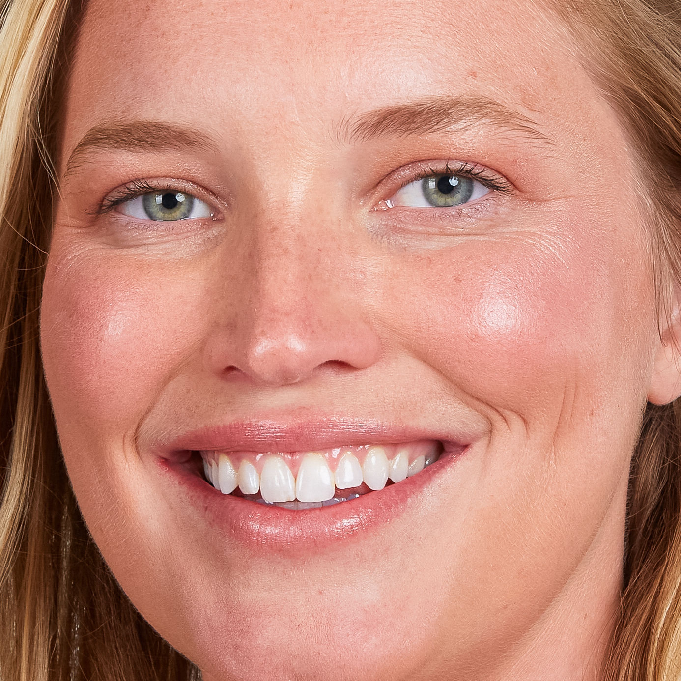 Model image of Ogee Sculpted Face Stick variant: Rose Quartz