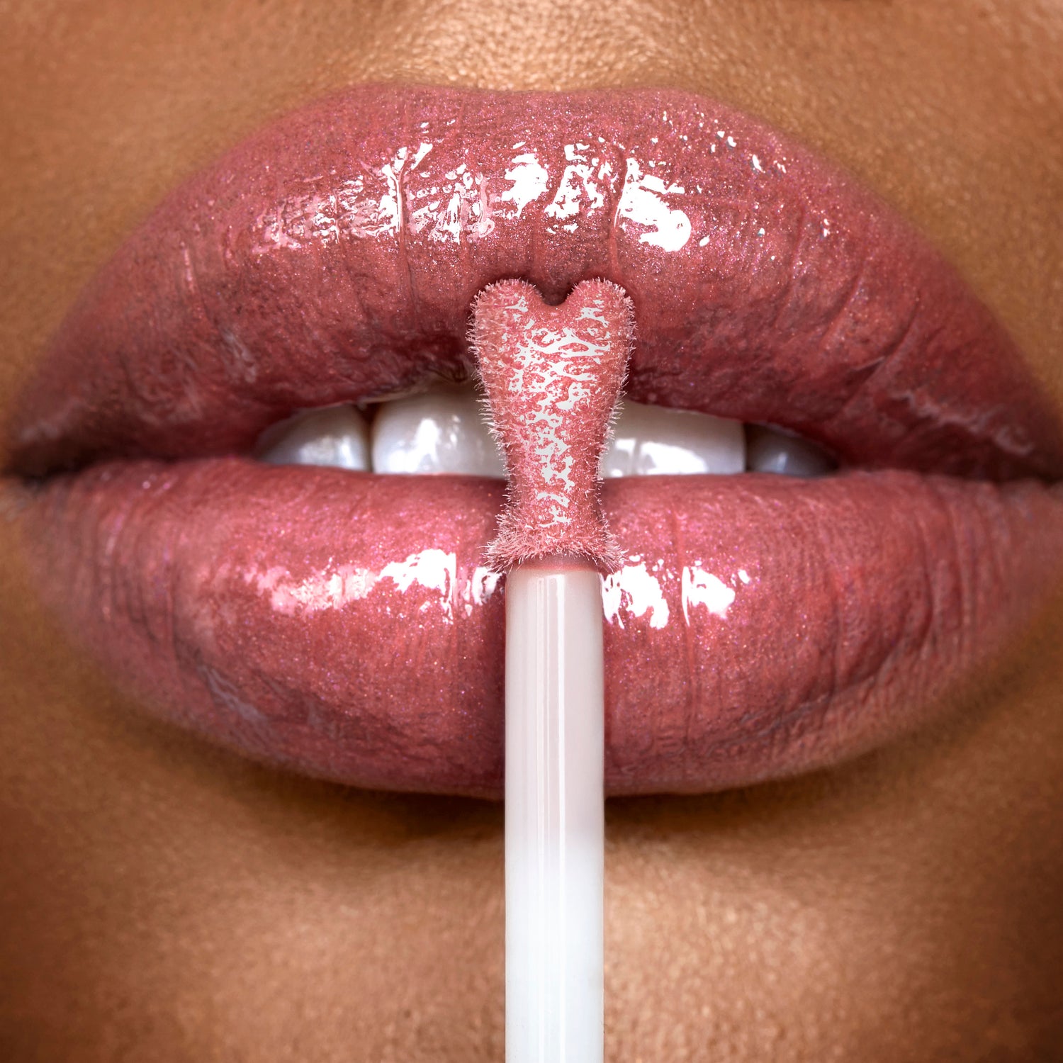 Model image of Charlotte Tilbury Collagen Lip Bath variant: Rosy Glow DNU