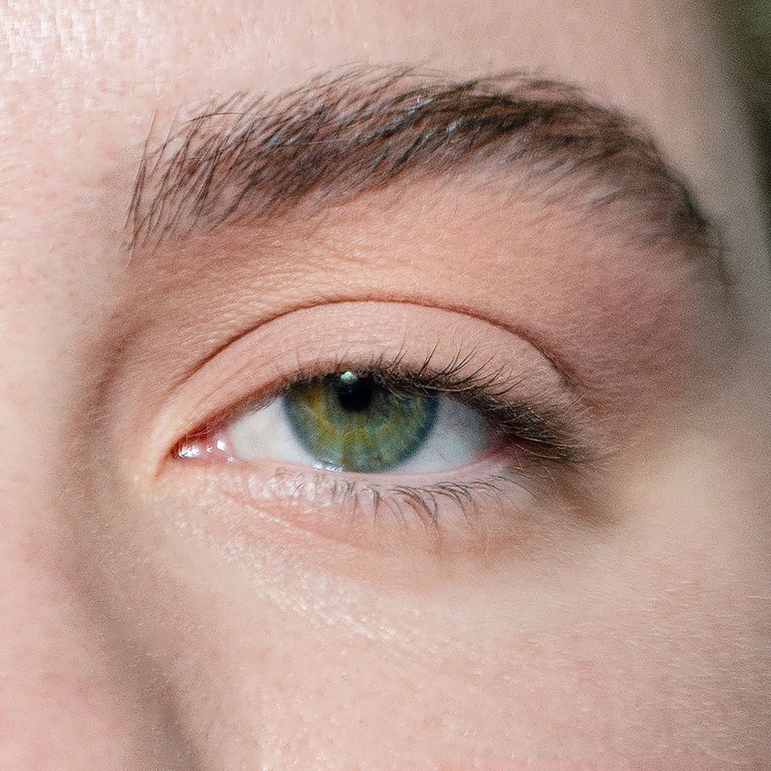 Model image of Neen Pretty Shady Pressed Pigment variant: Satin