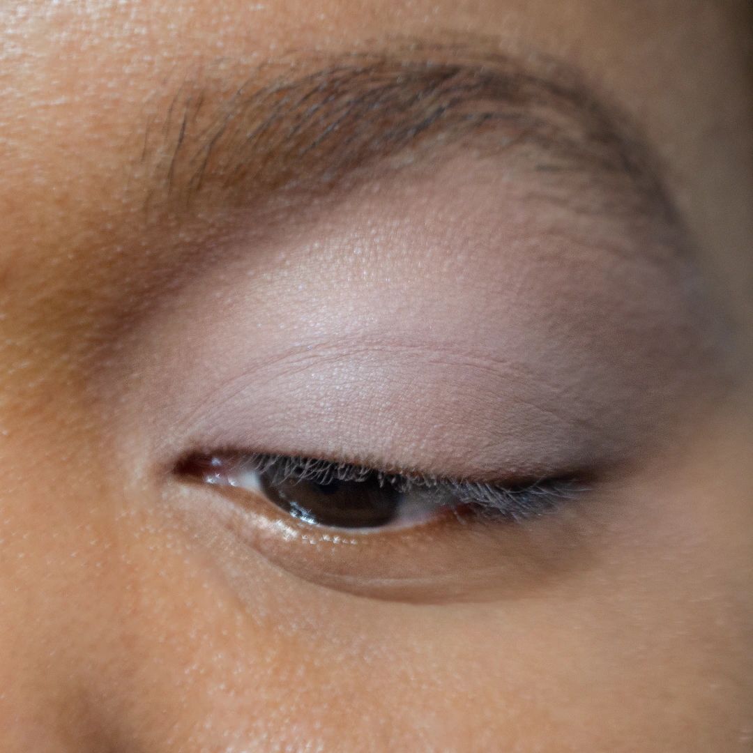 Model image of Neen Pretty Shady Pressed Pigment variant: Satin