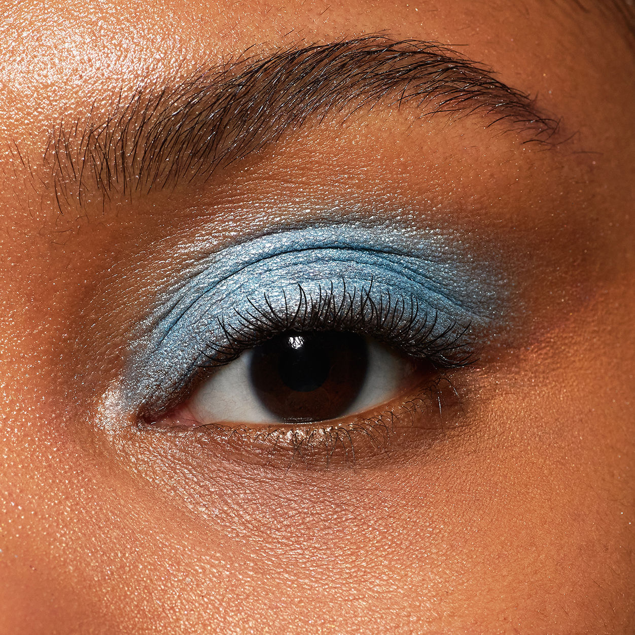 Model image of Neen Pretty Shady Pressed Pigment variant: Scream