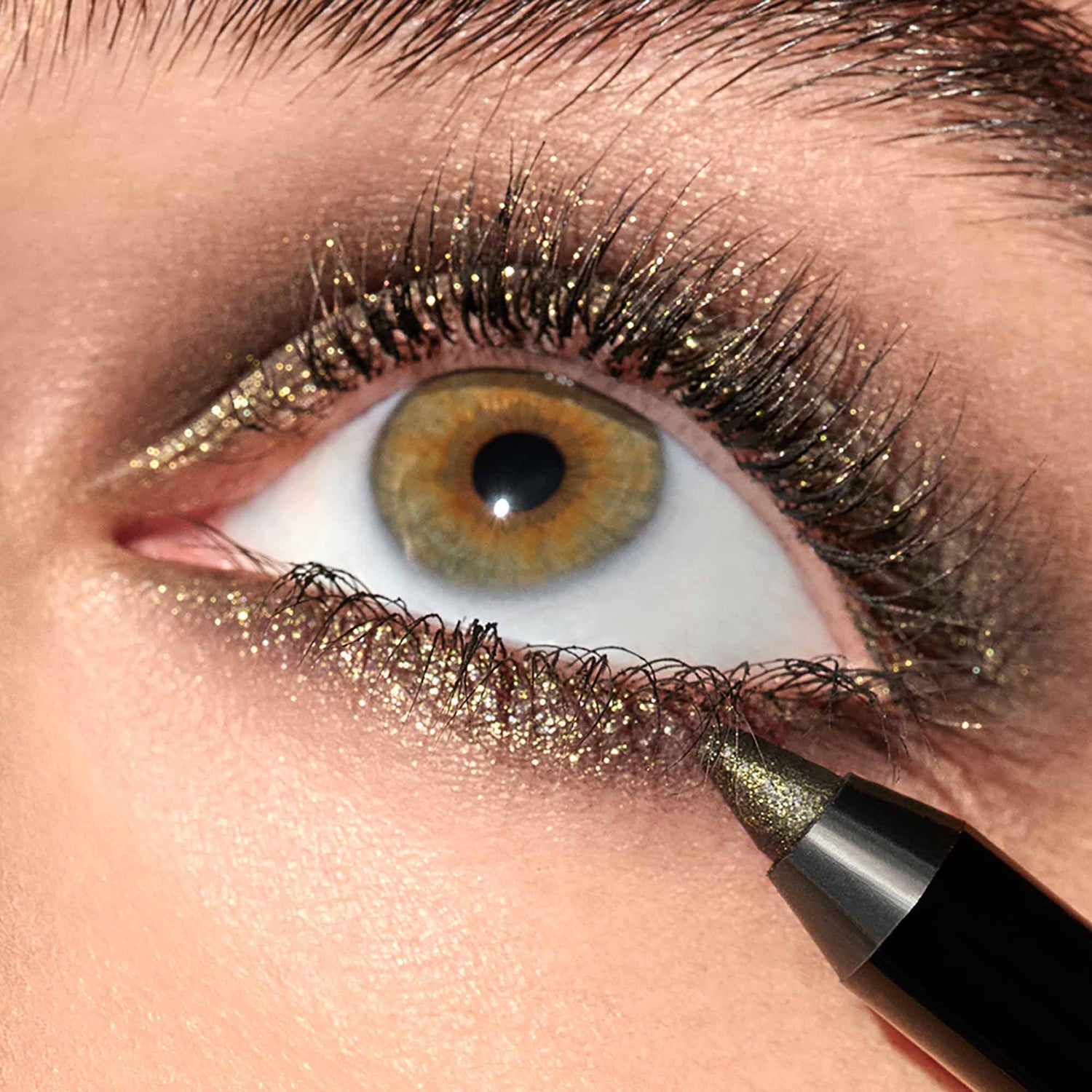 Model image of Victoria Beckham Beauty Satin Kajal Liner variant: Sequin Green