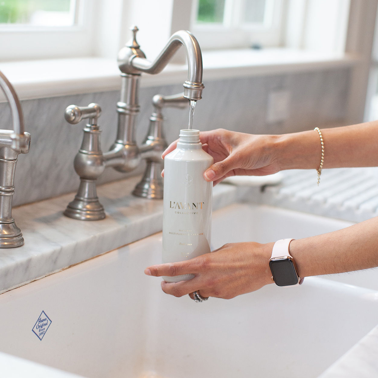 Model image of L’Avant Collective Fresh Linen Multipurpose Concentrate Refill variant: Single