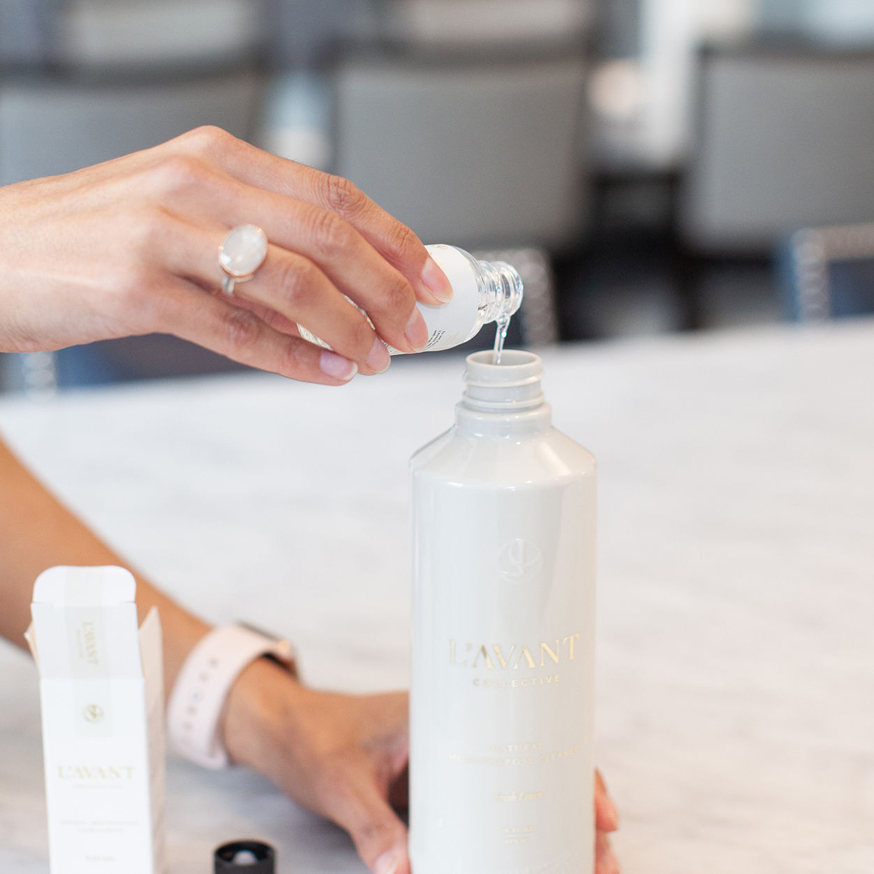 Model image of L’Avant Collective Fresh Linen Multipurpose Concentrate Refill variant: Single