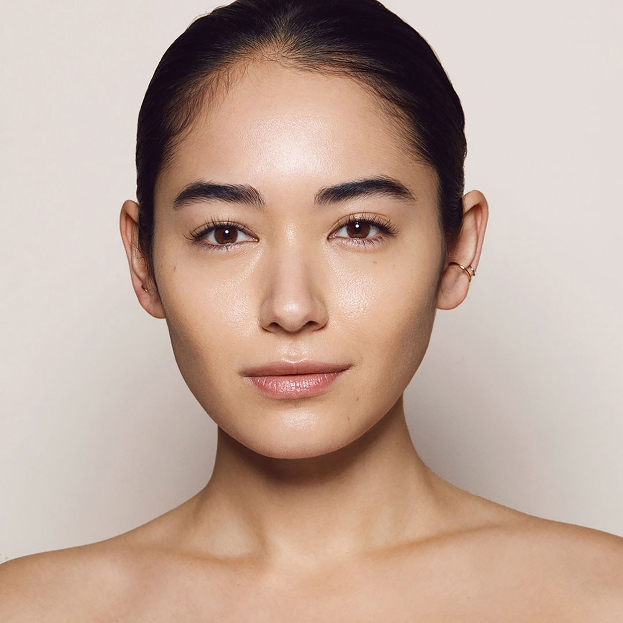 Model image of Kjaer Weis Invisible Touch Liquid Foundation variant: Subtley M222
